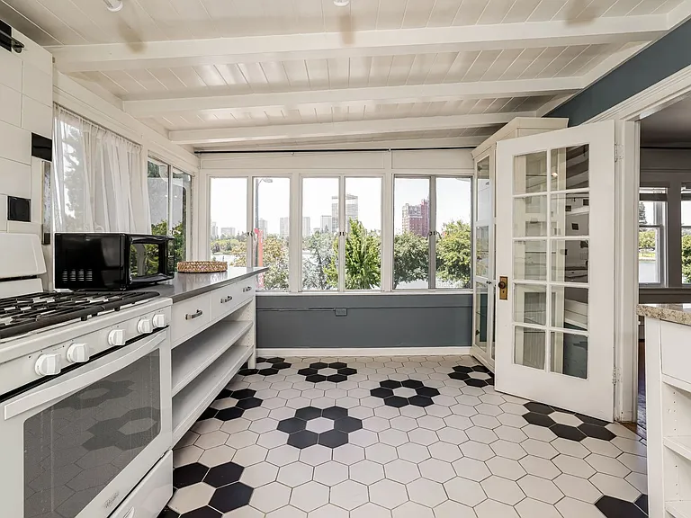 2238 Lakeshore Ave — Photo 9