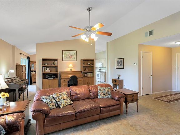 3rd image of 15716 Lake Hodge Ct
