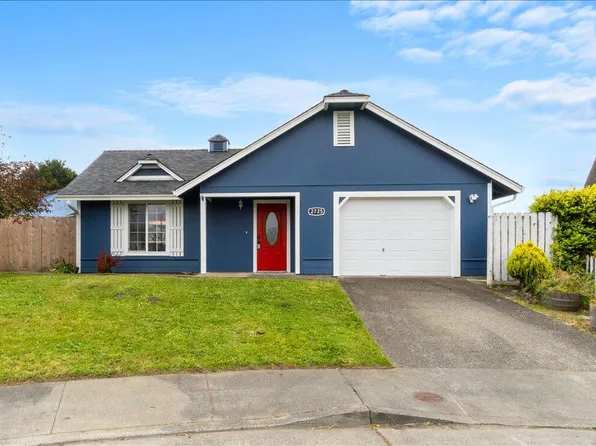 2725 Murray Ct, Fortuna, CA 95540