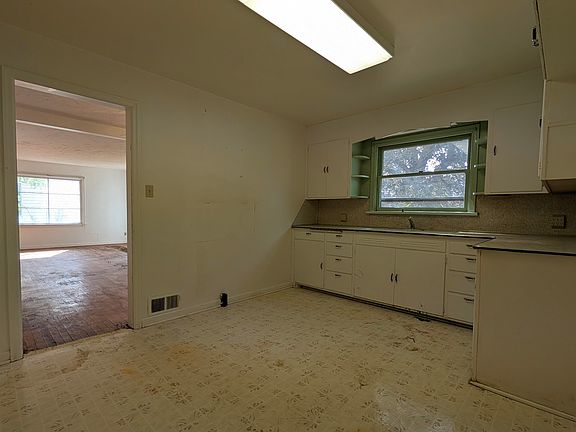 5th image of 5106 N Monroe St