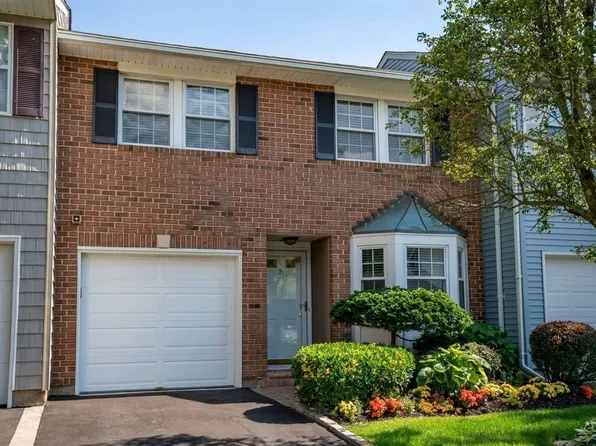 21 Jennings Lane #., Woodbury, NY 11797