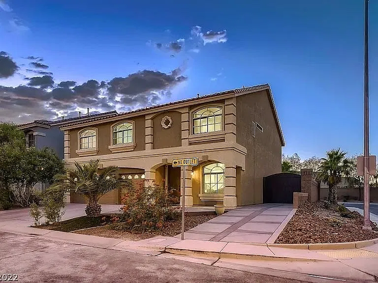 4 bed, 3672 sqft, $3,489 — Photo 3