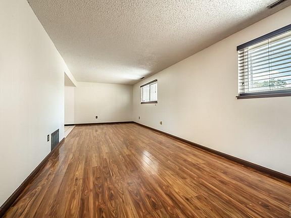 3rd image of 3934 Sheffield Ln