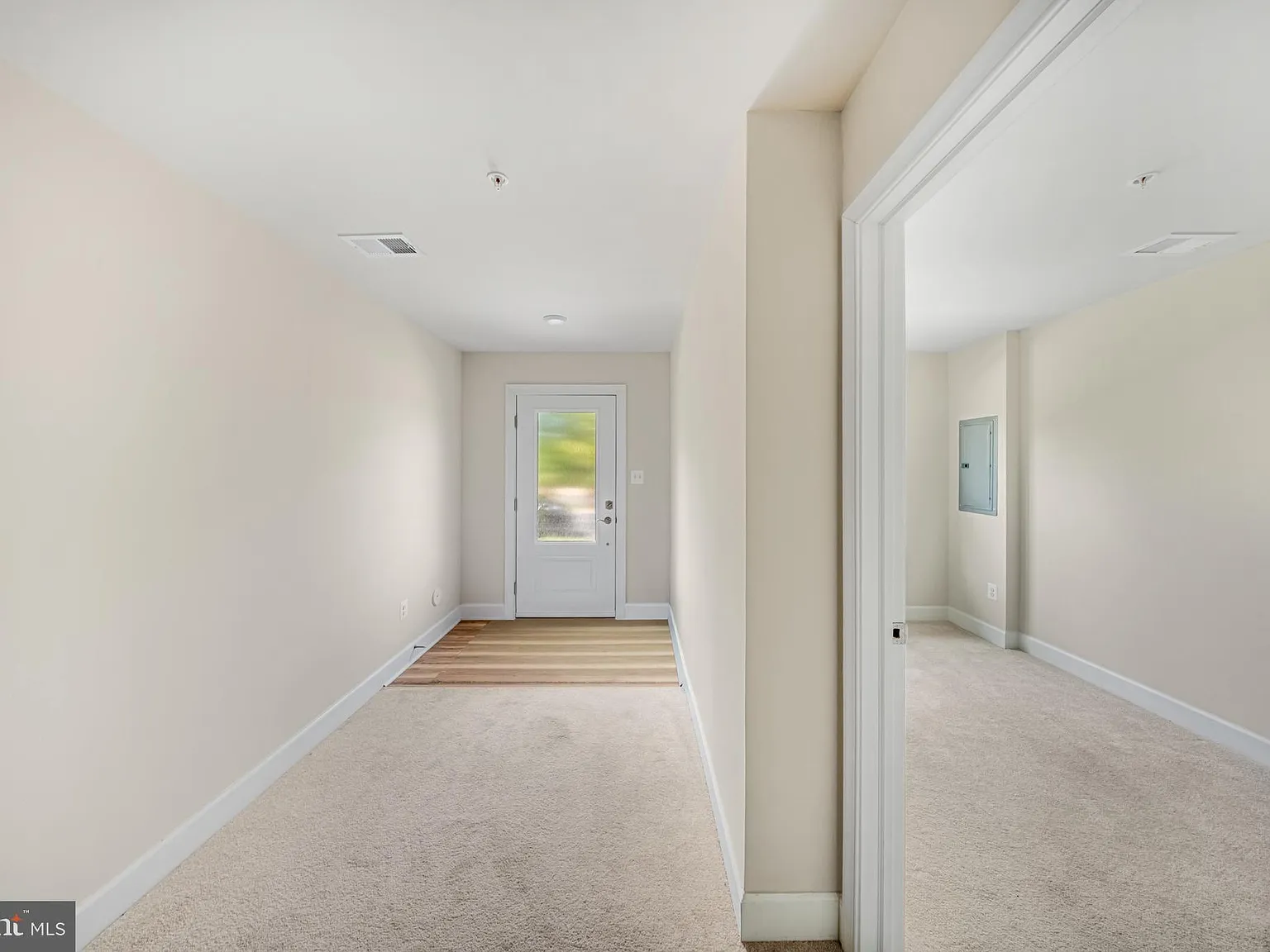 3 bed, 4.0 bath, 1936 sqft, $3,250 — Photo 4