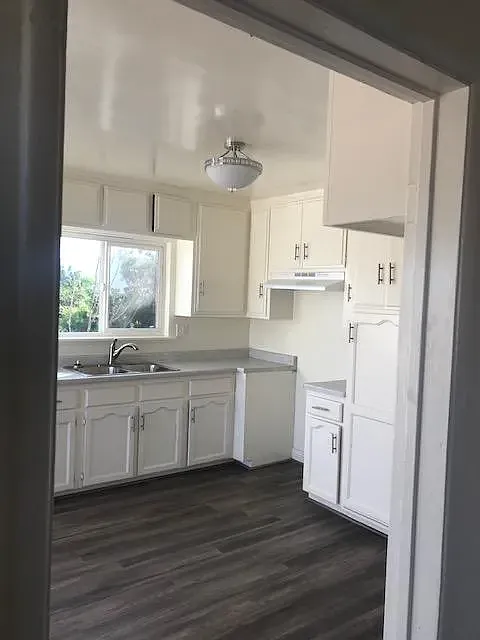 2 bed, 981 sqft, $2,675 — Photo 2