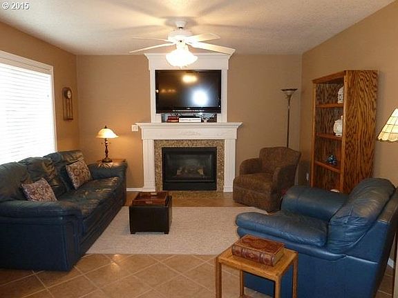 3rd image of 2318 NE 157th Ave