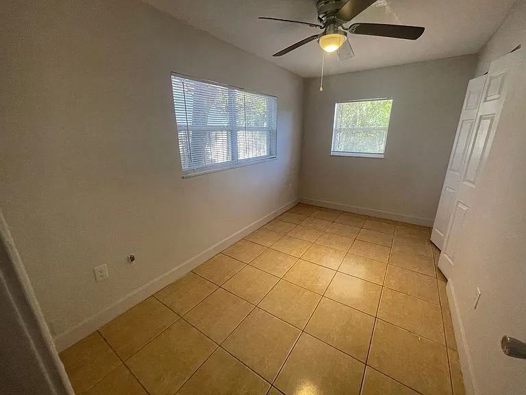 1000 E Magnolia Ave — Photo 4