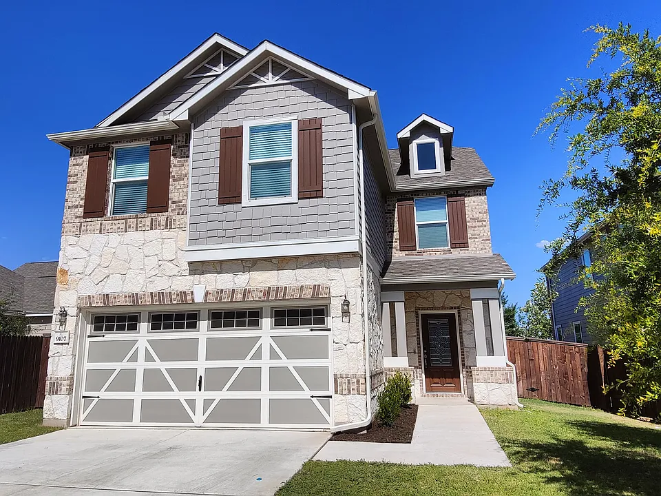 9107 Golden Leaf Dr