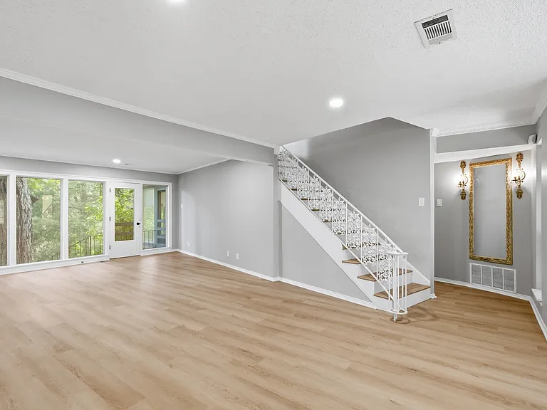 6815 Lyre Ln — Photo 18