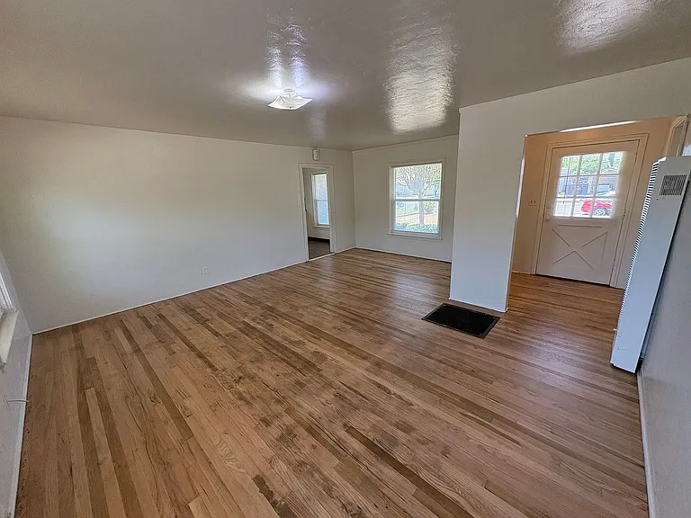 1216 N Conyer St — Photo 15