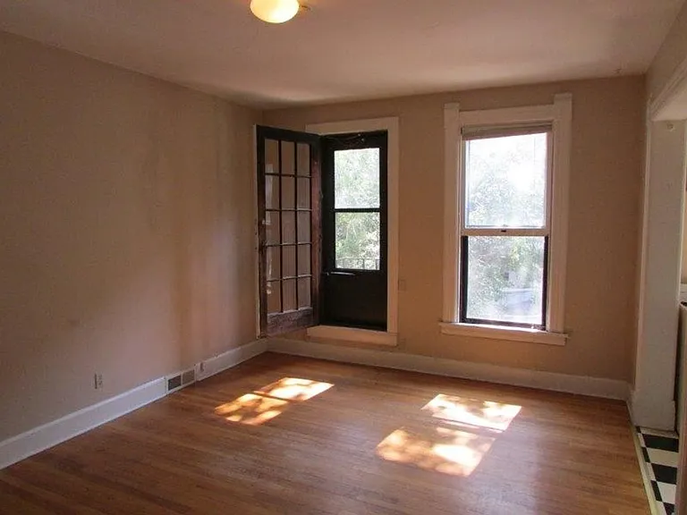 127 S Butler St — Photo 3