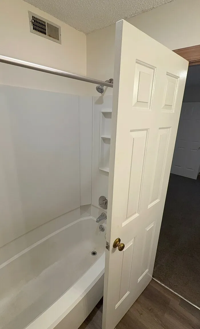 1 bed, 1.0 bath, $1,095 — Photo 3