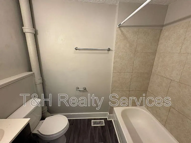 2116 Woodlawn Ave — Photo 10