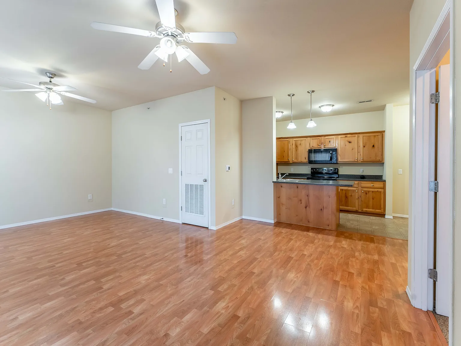 Coryell Courts Apartments — Photo 3