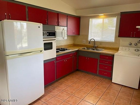 3rd image of 10835 W Windsor Dr