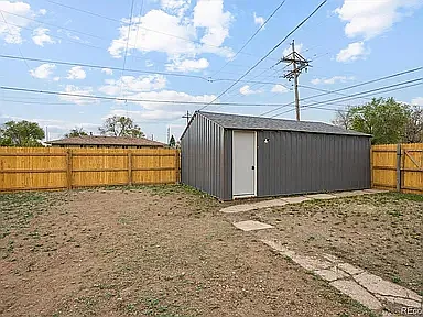 3 bed, 1100 sqft, $2,600 — Photo 3