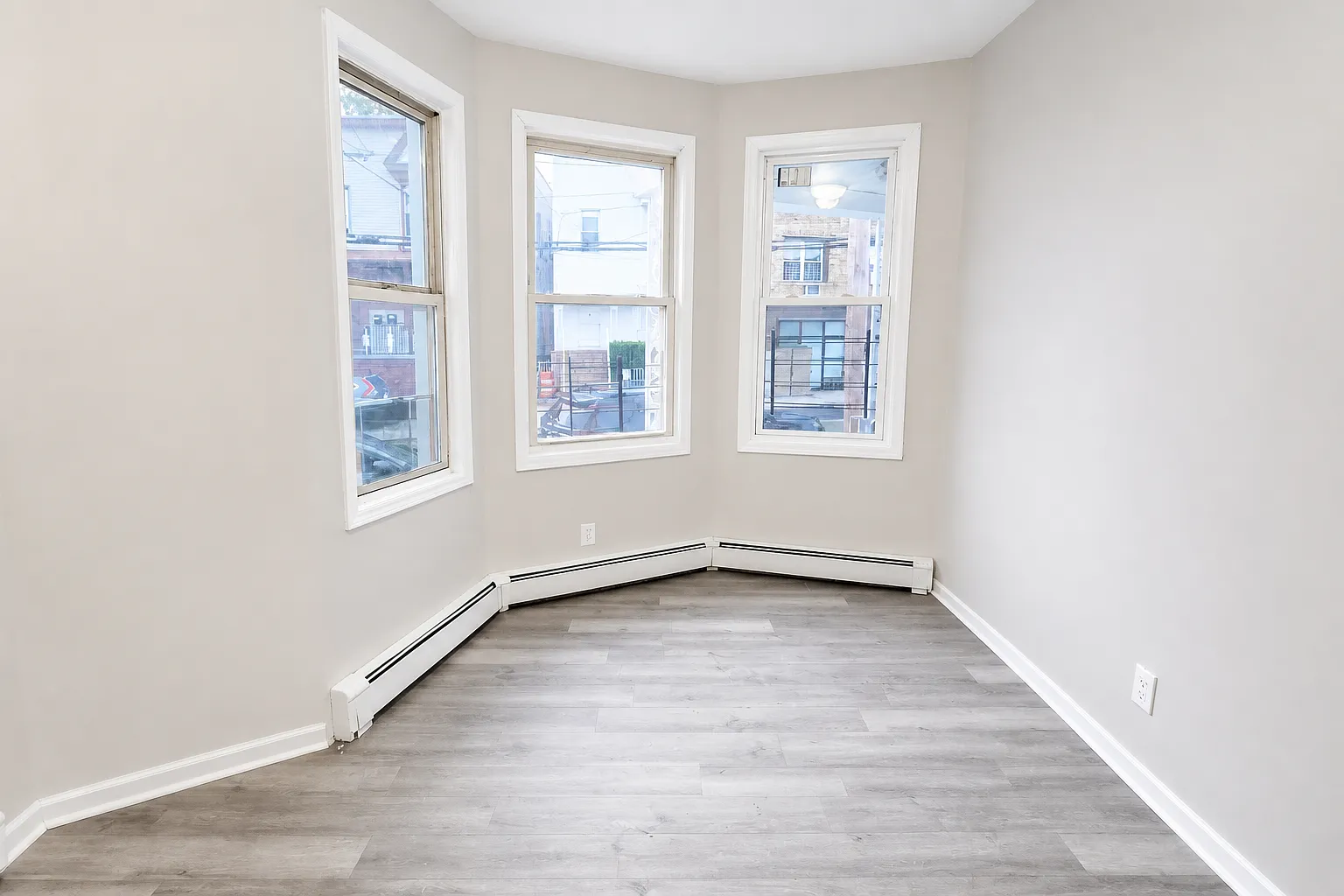 3 bed, $2,400 — Photo 3