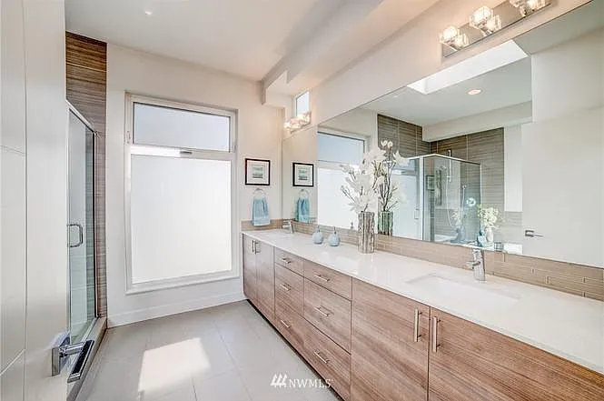 1734 NW 60th St — Photo 3