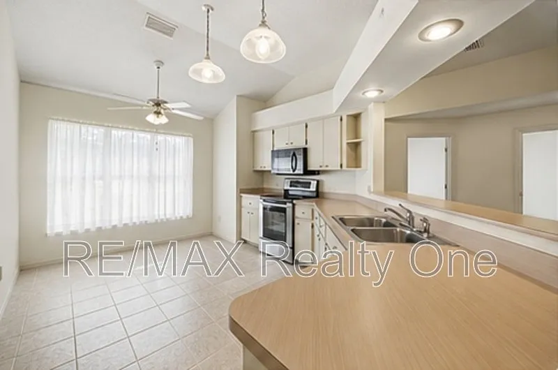 3 bed, 2.0 bath, 1542 sqft, $1,625 — Photo 3