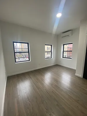 Rented by Standard Living Realty Inc | media 4