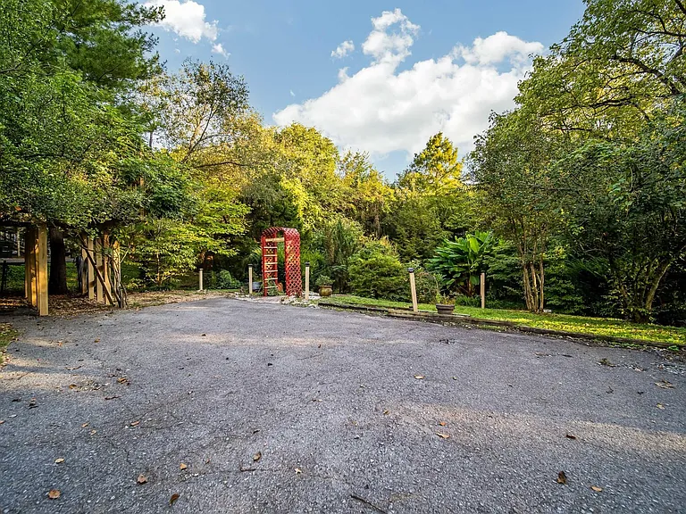 1315 Saturn Dr — Photo 44