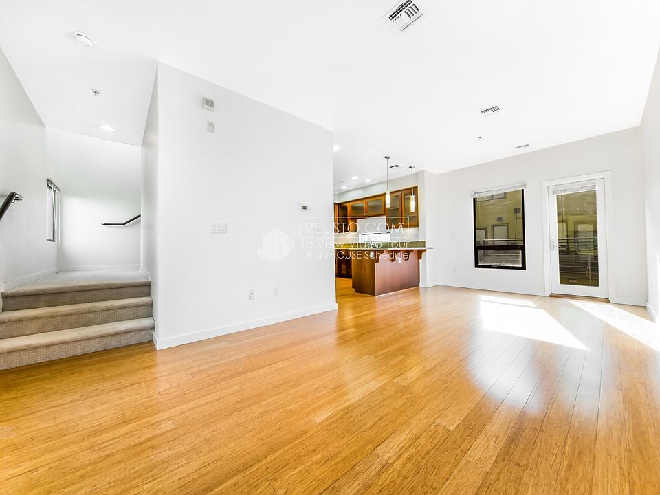 1st image of 205 Palisade Dr