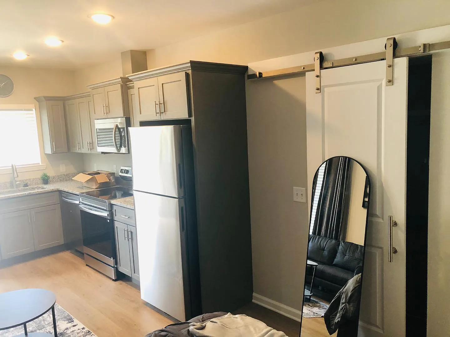 733 W 52nd St - Studio Unit D-1 — Photo 3