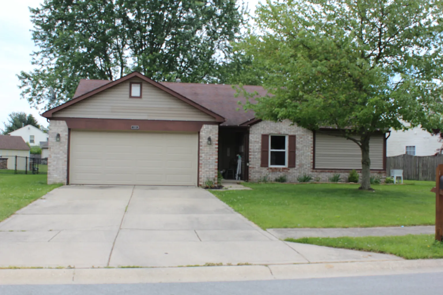 208 Pineview Dr photo 1