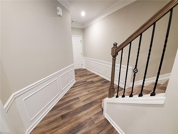 2nd image of 836 Woodside Dr