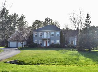 10 Carnoustie Dr, Falmouth, ME 04105