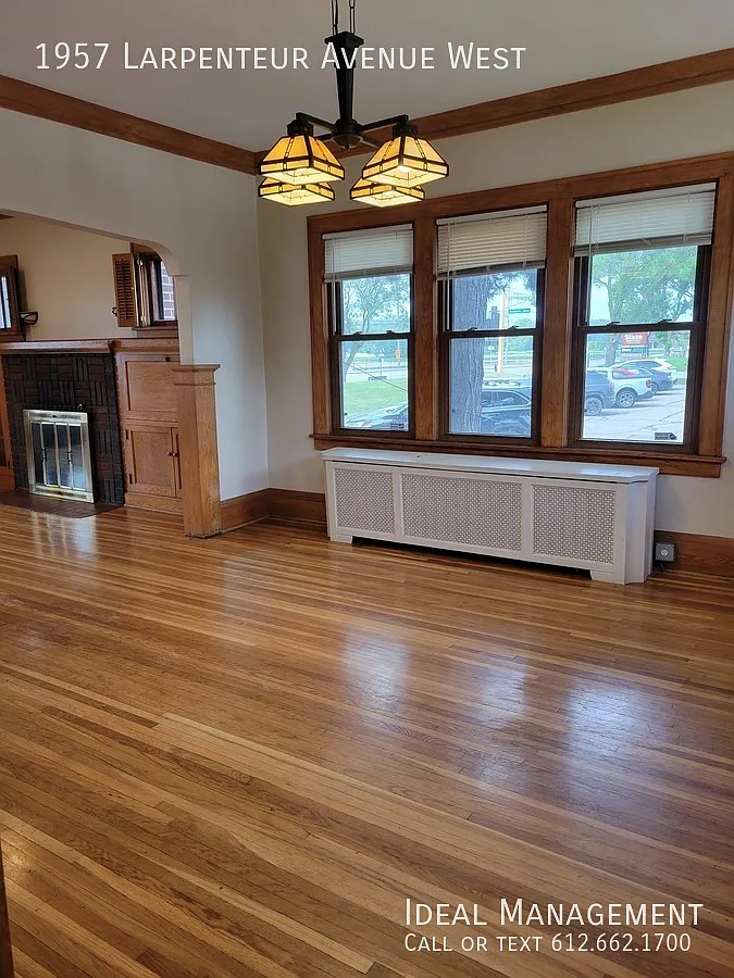 Large 4 BR Classic Craftsman Style Home, Tastefully updated — Photo 4