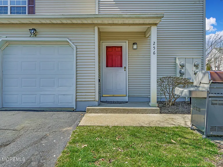256 Tennis Ct — Photo 5