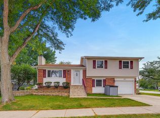 1445 Westbury Dr, Hoffman Estates, IL 60192
