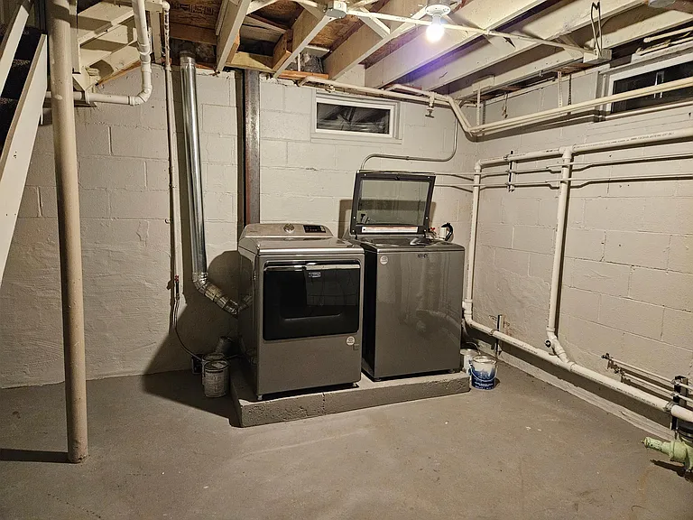 2419 Middle Rd — Photo 14