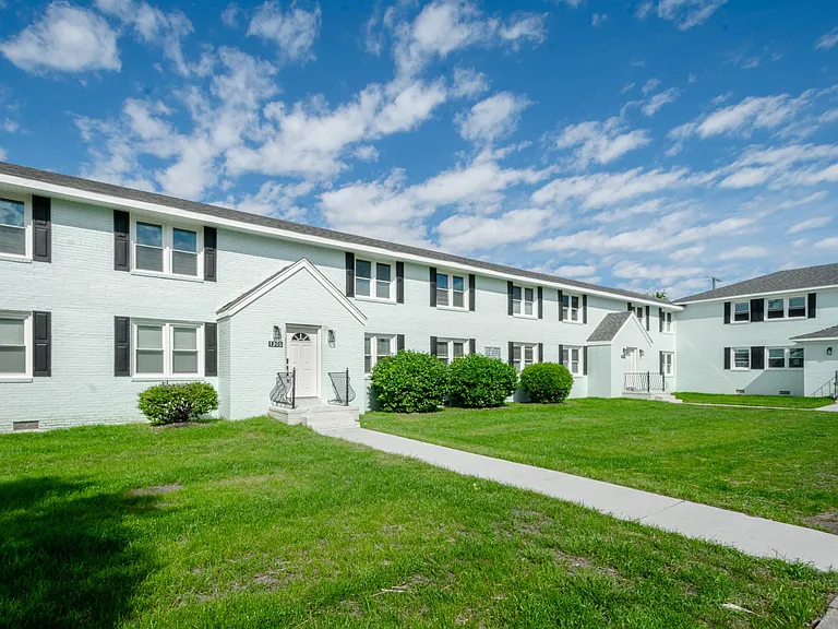 1208 W. Ocean View Apts — Photo 26