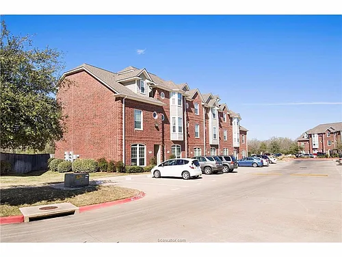 305 Holleman Dr #605 Photo 1