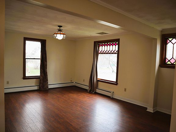 3rd image of 101 Marston Street W