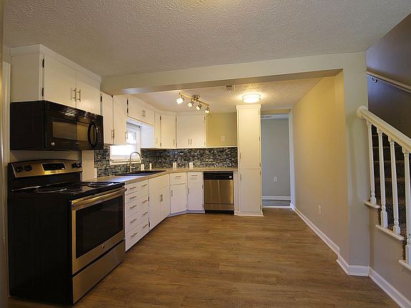 4th image of 302 E Lincoln St