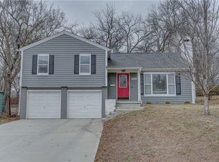 7616 Windsor St, Prairie Village, KS 66208
