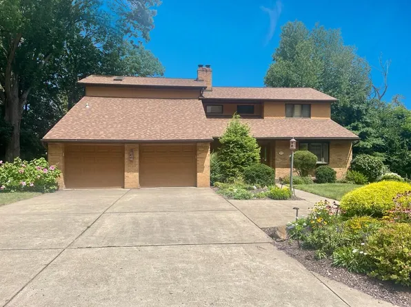 135 Cassia Dr, Clairton, PA 15025