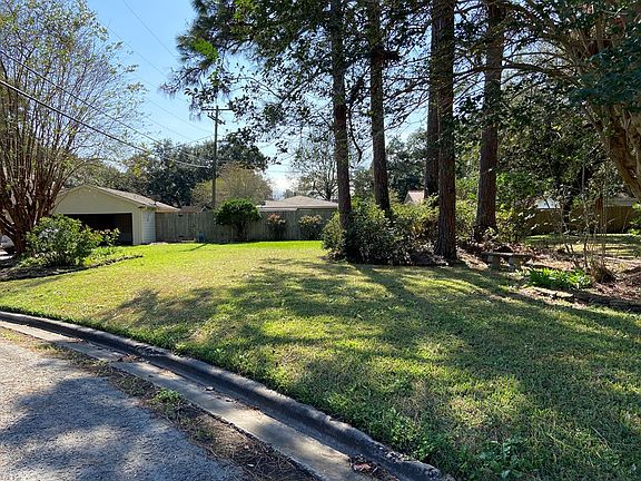4th image of 3400 Briar Ln