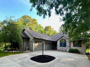 9326 E Circle Dr, Stanwood, MI