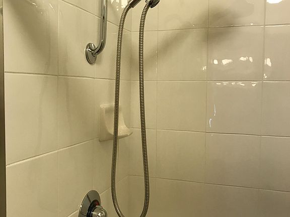 3rd image of 1576 Ontario Dr APT 11