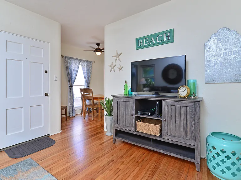 737 Devon Ct — Photo 17