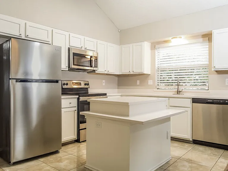 2864 Concho Trl — Photo 6