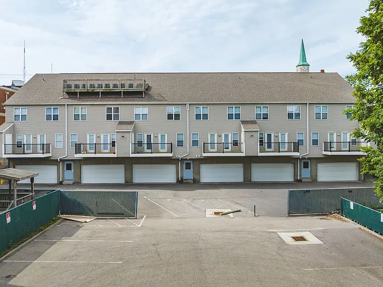 Walk to UC & UC Medical | 1BR/2BR Apartments — Photo 16