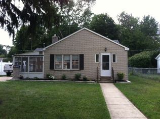 23033 Hawthorne St, Farmington, MI