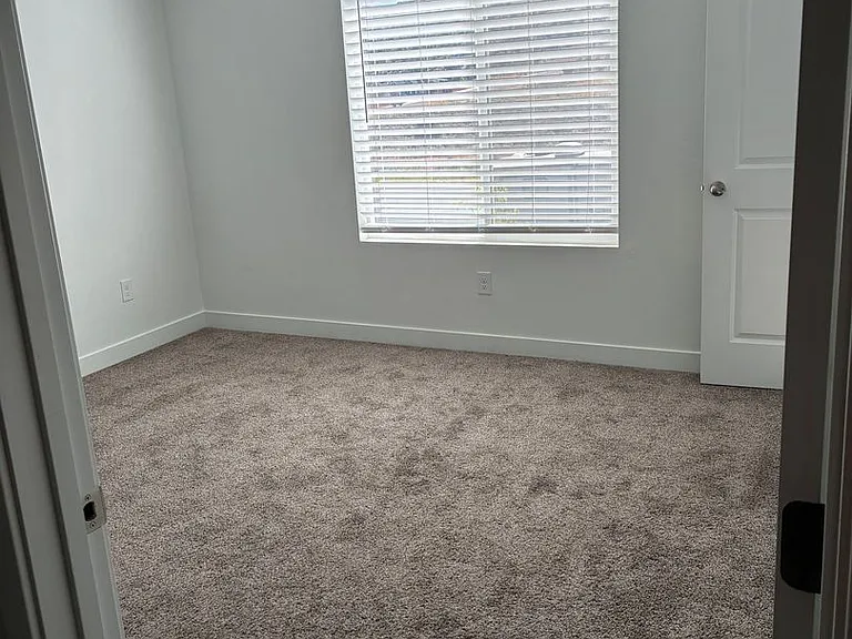 519 S May Dr — Photo 6