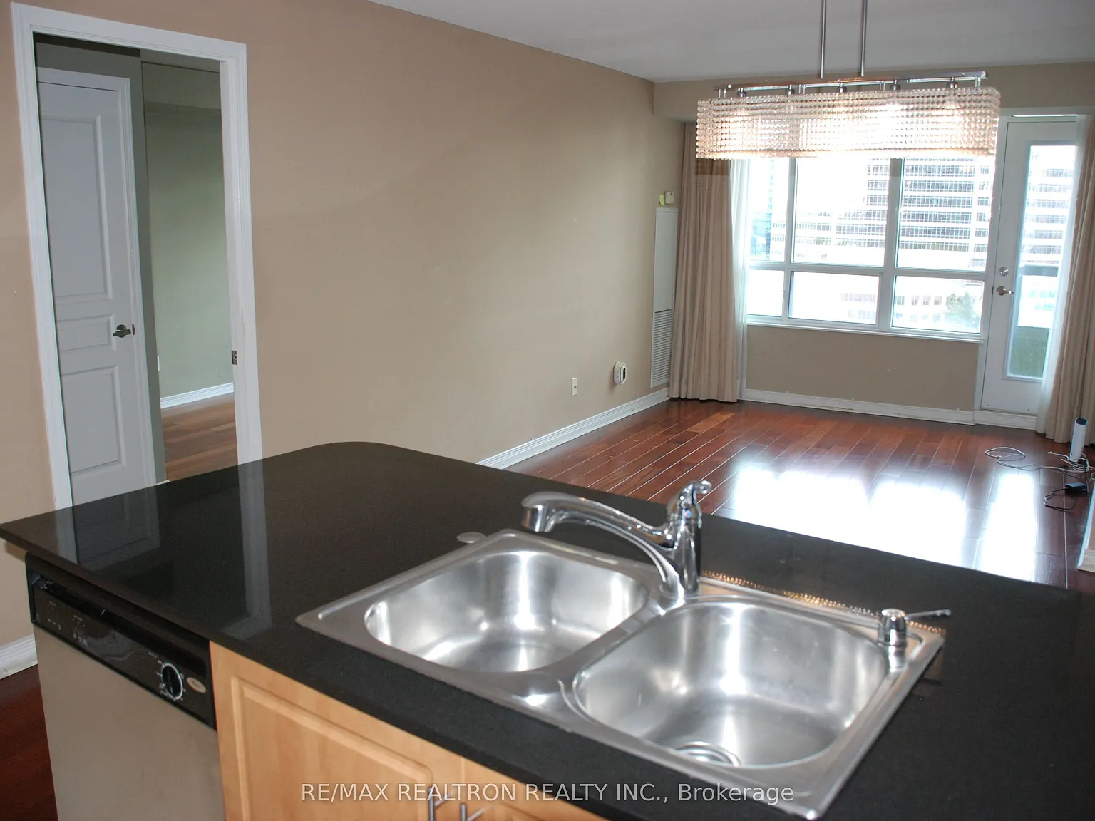 3 bed, $3,200 — Photo 3