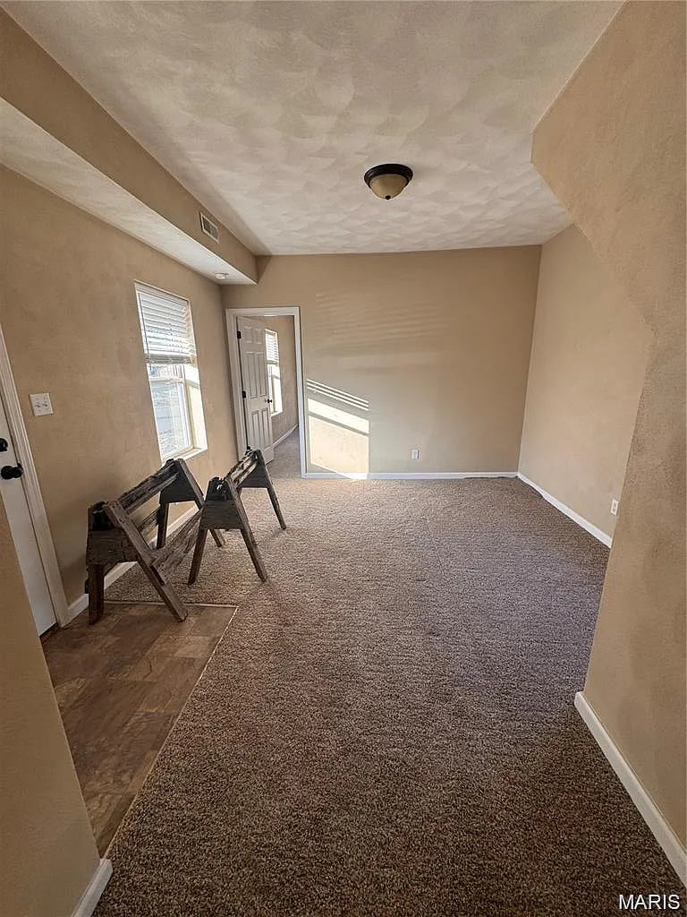 2 bed, 1.0 bath, 742 sqft, $1,100 — Photo 3